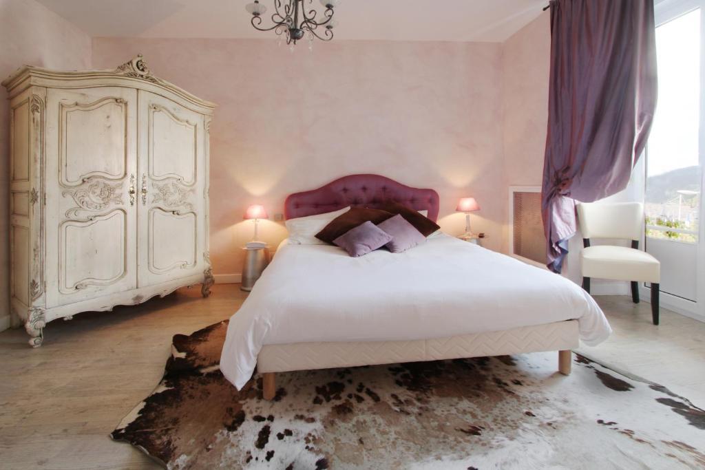 Logis Hotel Des Bains Gérardmer Rum bild