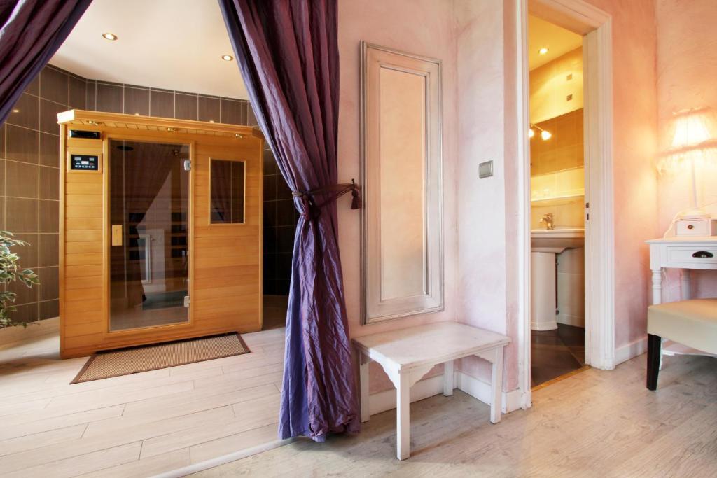 Logis Hotel Des Bains Gérardmer Rum bild